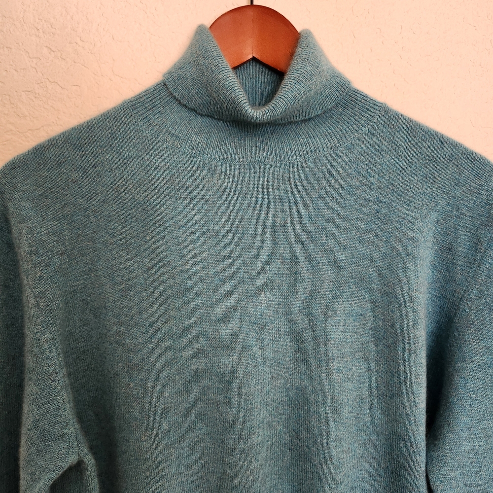 McDuff 100% Cashmere Elegant Teal Turtleneck Sweater, Finest Cashmere Yarns - Picture 5 of 7